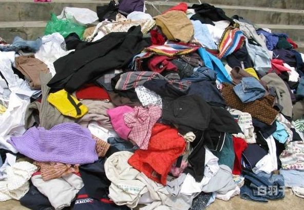回收旧衣服旧包包能赚钱吗（回收旧衣服鞋包的这些人都是干什么的呀）