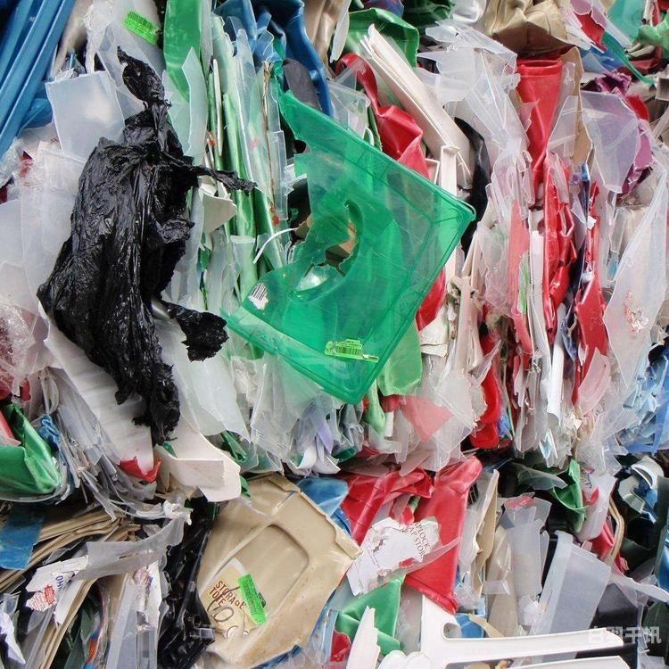 废塑料回收收费多少一吨（废品塑料回收多少钱一斤）