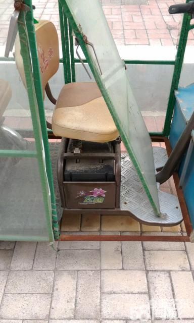 锦州旧桌椅板凳回收（收旧椅子电话）
